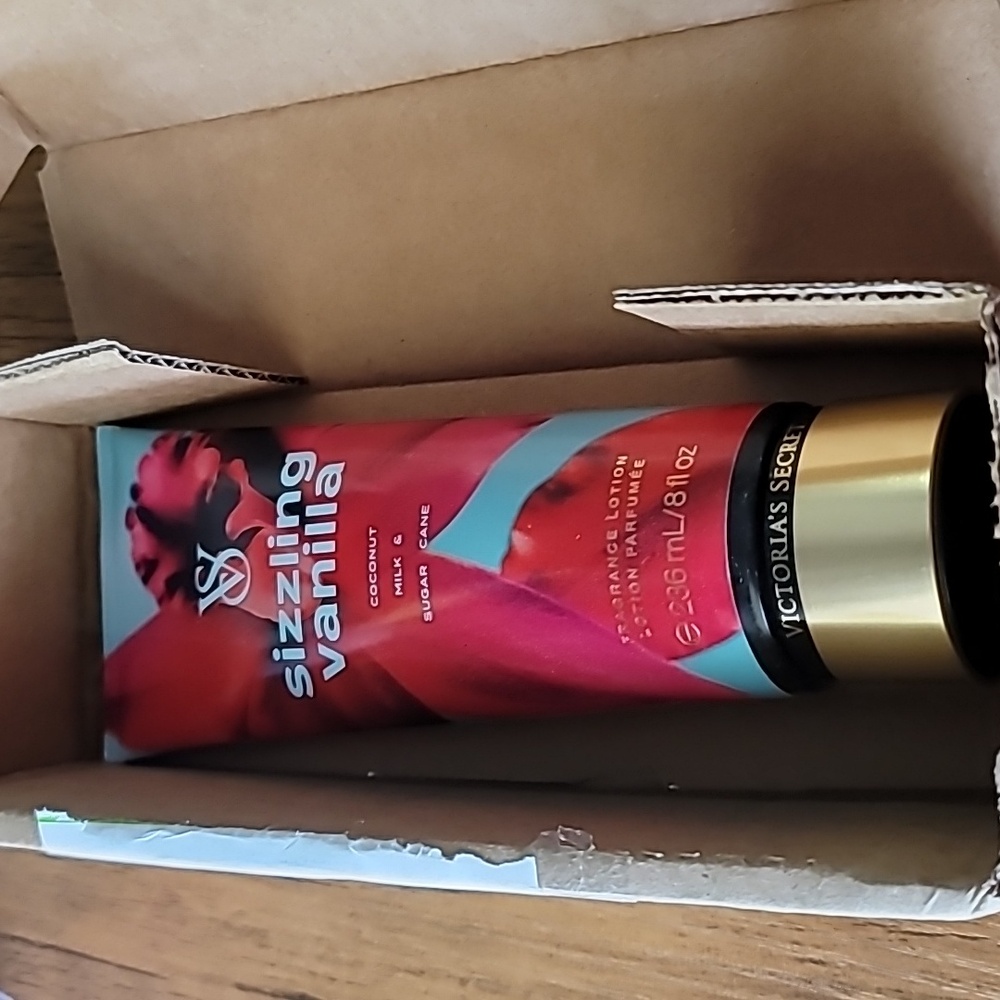 Victoria's secret midnight heatwave sizzling vanilla Body lotion LIMITED EDITION